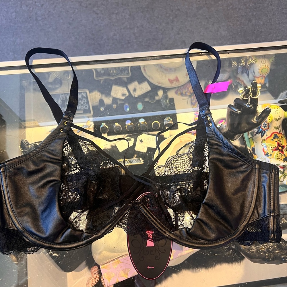 Hunkemoller Plus Size Private Collection Sexy Black Strappy Lace Leather Bra